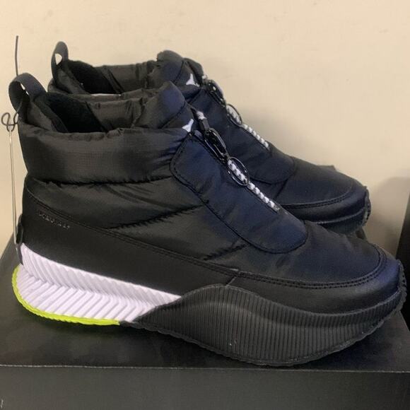 SOREL WOMEN'S SIZE 9 OUT N ABOUT III PUFFY ZIP BOOT, Black / White - Picture 4 of 10